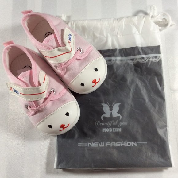👣 5/$25 - Pink Baby Shoes w/ Animal Face Toe Design - Picture 1 of 1